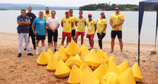 Rifaina reforça segurança na orla com instalação de 35 boias de arrinque