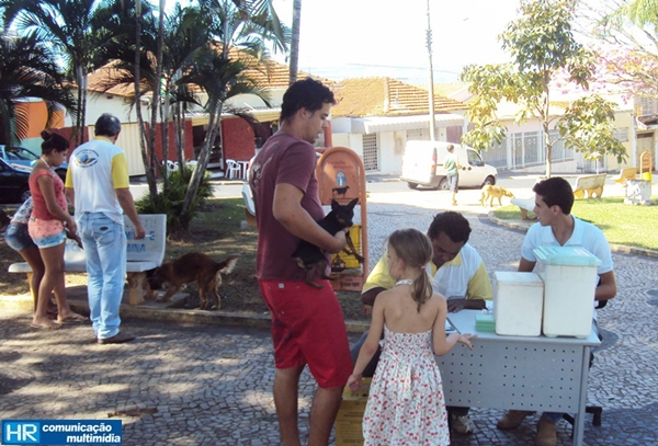 AGRICULTURA VACINA 350 ANIMAIS E IMUNIZAÇÃO CONTRA RAIVA CONTINUA