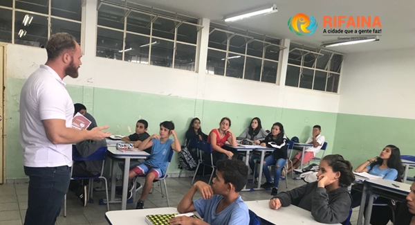 CRAS RIFAINA INICIA PROGRAMA DE CONTATO COM ALUNOS DO ENSINO MÉDIO  
