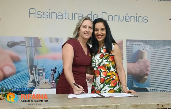 PRIMEIRA-DAMA DE RIFAINA ASSINA CONVÊNIO PARA CURSO DE PADARIA ARTESANAL