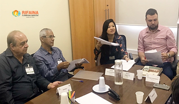 PREFEITO HUGO ASSINA RENOVAÇÃO DO CONVÊNIO PARA TRANSPORTE DE ALUNOS