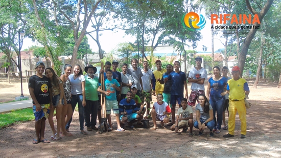 JOVENS EM AÇÃO INICIAM ATIVIDADES COM PLANTIO DE ÁRVORES NO PARQUE ECOLÓGICO