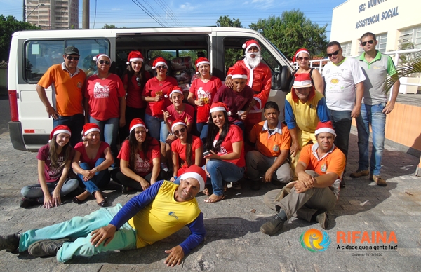 SECRETARIA DE ASSISTÊNCIA ENTREGA 300 CESTAS DE NATAL