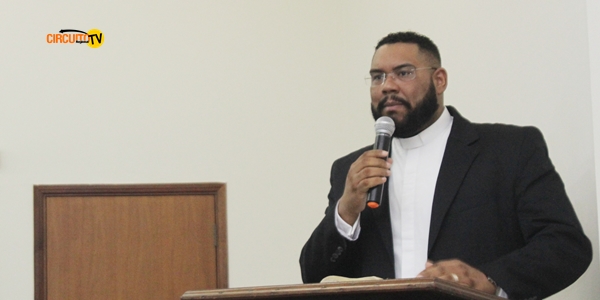 PADRE RAPHAEL ROMÃO SERÁ HOMENAGEADO PELA CÂMARA DE RIFAINA NESTA SEXTA-FEIRA, 26