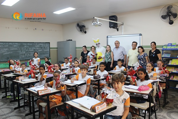 ALUNOS E PARTICIPANTES DE PROGRAMAS DE CONVIVÊNCIA RECEBEM LEMBRANÇAS DA PÁSCOA