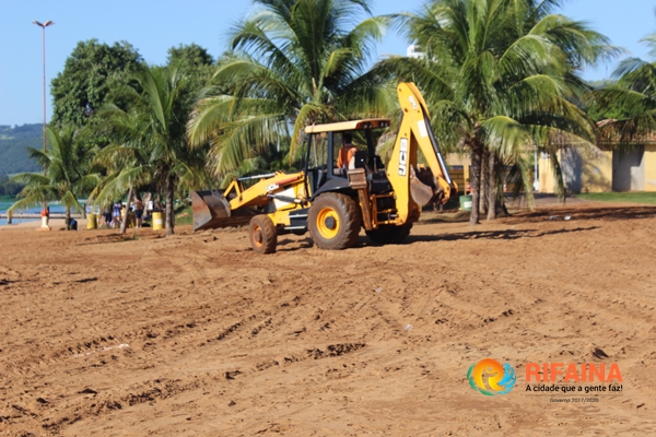 PREFEITURA RECUPERA PISO DE AREIA DA PRAIA DE RIFAINA