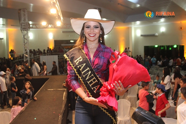 PAOLA OLIVEIRA, DE 18 ANOS, É ELEITA RAINHA DA FESTA DO PEÃO DE RIFAINA